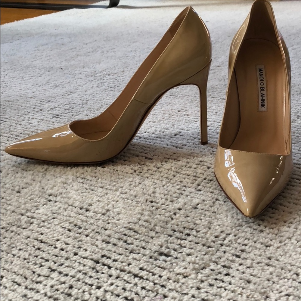 Manolo Blahnik nude BB pumps. Size 39 or US size 9